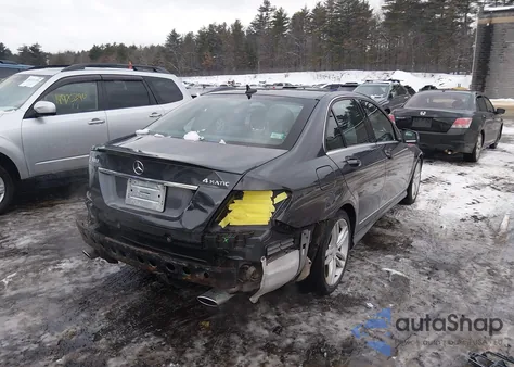 2013 Mercedes-Benz C 300 Sport 4Matic z USA, uszkodzony, nr VIN WDDGF8AB7DG076961